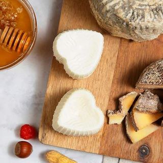 თხის ნედლი ყველი 500გრ