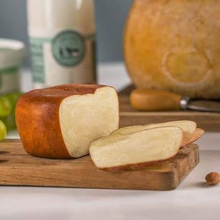 კამეჩის შებოლილი სულგუნი 1კგ