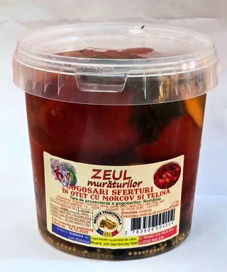 Gogosari sferturi in otet cu morcov si telina de la Zeul muraturilor