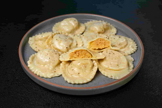 Равіолі з печеною картоплею та мʼясом