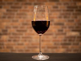 Вино "Вишня" чер. аром. сол. 1 л.