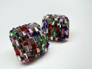 ყველაზე ფერადი საყურე