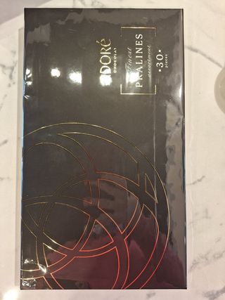 PRALINE PREMIUM SELECTION 300G CRNA KUTIJA ADORE