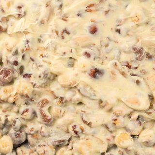 Თეთრი Შოკოლადი Თხილეულით 200გრ