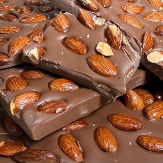 Chocolat Au Lait Amandes Caramélisées
