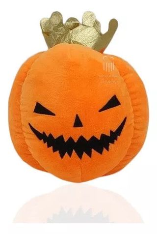 მკვახები ჯადოქრის ქუდით და გვირგვინით