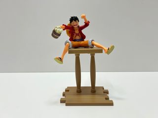 ლუფის ფიგურა მჯდომარე