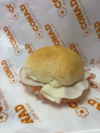 Panino salame ungherese e provolone