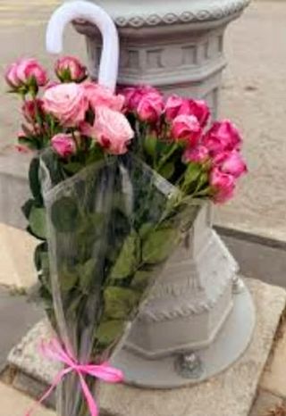 სპრეი ვარდები ქოლგით