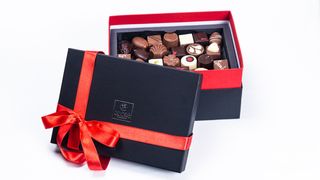 ADORE BOX D KUTIJA ZA PRALINE MIX 1KG