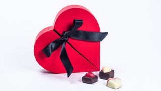 ADORE SRCE KUTIJA MANJA 180G