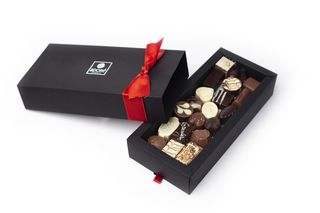 ADORE C KUTIJA ZA PRALINE 500G