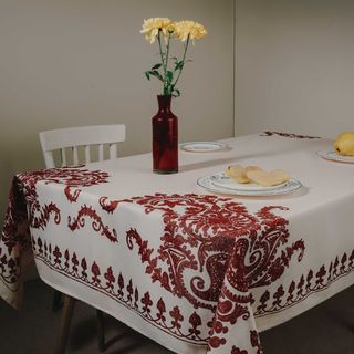 სუფრა - ბაგრატიონი 140x140სმ პოლიესტერი ბეჟი/წითელი