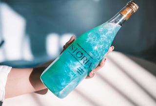 ისტორია - ღვინო ტიფანი ბლუ (ნახევრად ტკბილი)