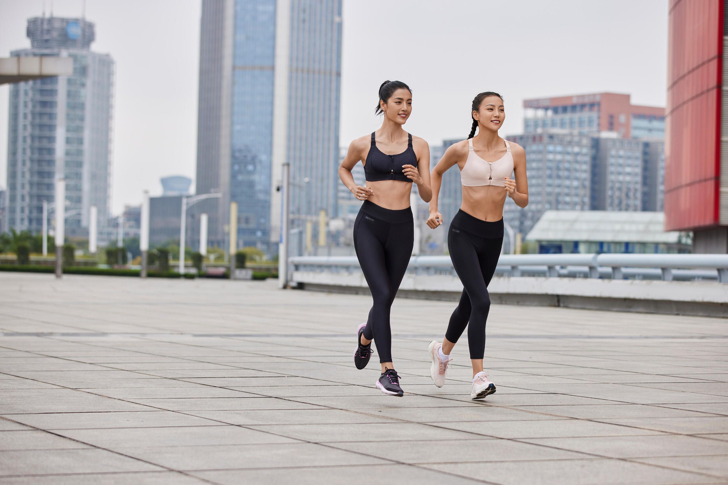 Для женщин.