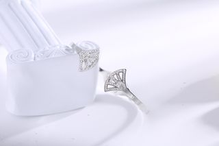 კრისტალის მარაოს ელეგანტურობა / Crystal Fan Elegance