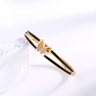 ოქროსფერი პეპელას ხაზის სამაჯური – 18K პრემიუმი / Golden Butterfly Line Bangle – 18K Premium