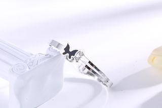 ვერცხლისფერი პეპელას ნაპერწკლის სამაჯური – პრემიუმ ფოლადი / Silver Butterfly Spark Bangle – Premium Steel