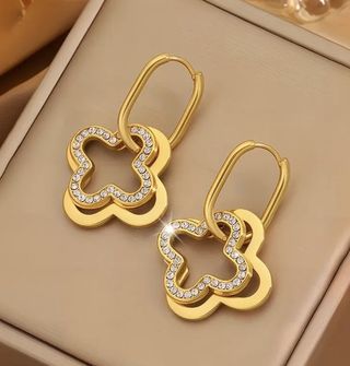 ნაპერწკლიანი სამყურას საყურეები / Sparkle Clover Earrings