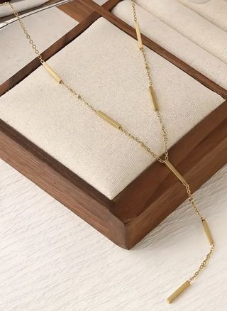 ხაზოვანი ოქროს ყელსაბამი / Linear Gold Necklace
