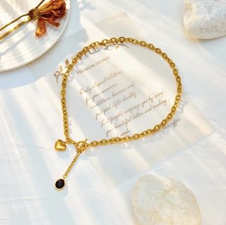 გული და ონიქსის თილისმის ყელსაბამი / Heart & Onyx Charm Necklace