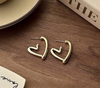 მკვეთრი გულის საყურეები / Bold Heart Earrings