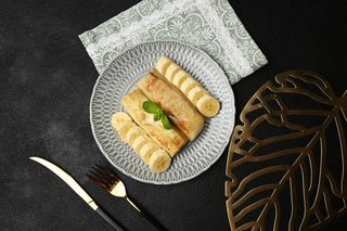 Млинці З Бананом Та Згущеним Молоком