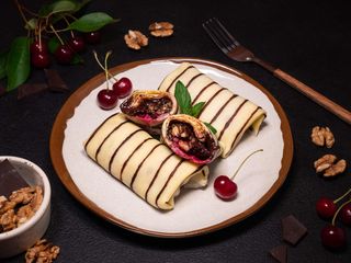 Млинці З Шоколадом, Вишнею Та Горіхом На Кукурудзяному Борошні