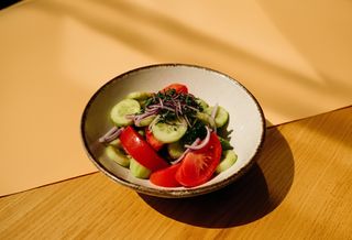 ქართული კიტრის და პომიდვრის სალათი