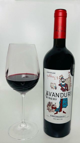 წითელი ნახევრად ტკბილი ღვინო 0,75ლ