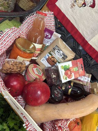 Poklon gajbica domaćih proizvoda