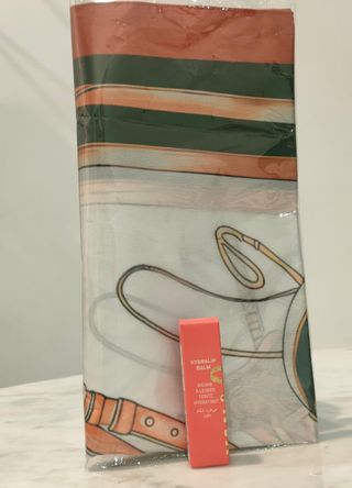 PACK : 1 FOULARD +1 LIP BALM Y&O
