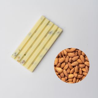 თეთრი შოკოლადის ფილა (100გ) ნუშით