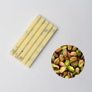 თეთრი შოკოლადის ფილა (100გ) ფსტით