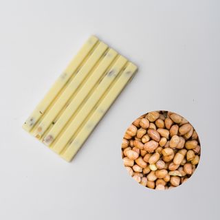 თეთრი შოკოლადის ფილა (100გ) თხილით