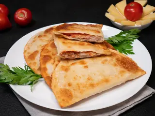 Чебуреки Зі Свининою, Сиром Та Помідорами