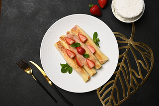 Млинці З Сиром Та Полуницею