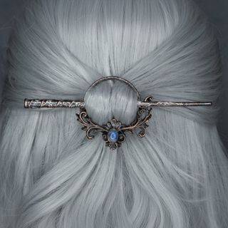 Set ukosnice od antičke bronze sa plavim kamenom