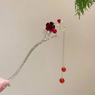 Srebrni metalni štapić za kosu u obliku grane sa crvenim cvijetom i visuljkom
