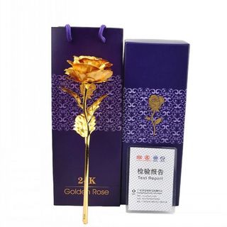 Luksuzni poklon set sa potpuno zlatnom dekorativnom ružom u ljubičastoj kutiji