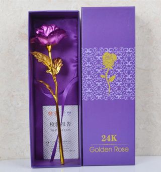 Dekorativna metalna ljubičasta ruža sa zlatnom stabljikom u luksuznom poklon setu