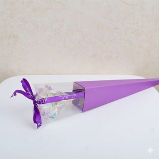 Holografska svjetlucava ruža u ljubičastoj kutiji u obliku kupa