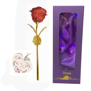 Svjetlucava crvena ruža u ljubičastoj luksuznoj kutiji sa poklon karticom