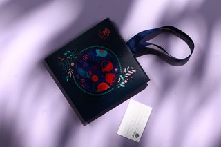 თავშალი "ბროწეულები" - 70x70 სმ.