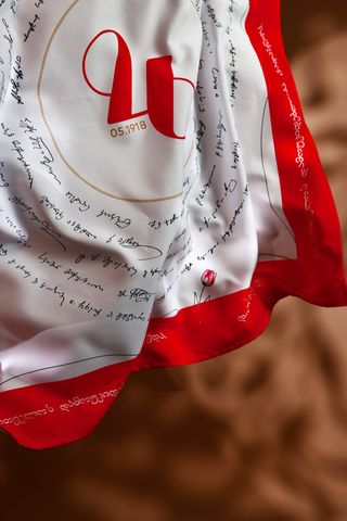 სუფრა '' 26 მაისი'' 140*140 სმ.