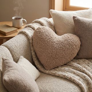 Cuscino cuore arredo cammello  - sherpa 30x50 cm