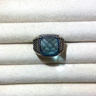 Muški prsten sa svijetloplavim cirkonom