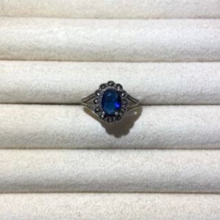 Filigranski prsten sa tamno plavim ovalnim cirkonom 01