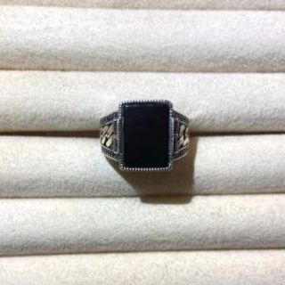 Muški prsten u obliku pravougaonika sa crnom pločom