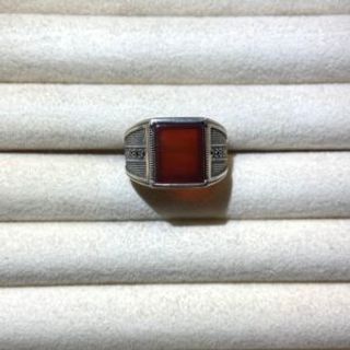 Muški prsten sa crvenom pločom u obliku pravougaonika 02